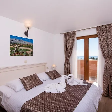Ferienhaus Mit Privatpool Fuer 8 Personen Ca 150 Qm In Stankovic Bei Orebic, Dalmatien Sueddalmatien *