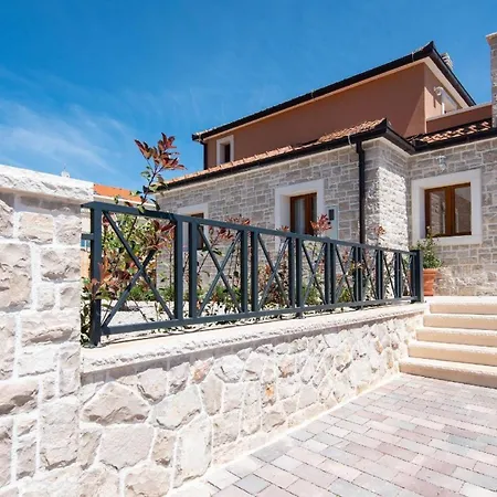Ferienhaus Mit Privatpool Fuer 8 Personen Ca 150 Qm In Stankovic Bei Orebic, Dalmatien Sueddalmatien * Orebić
