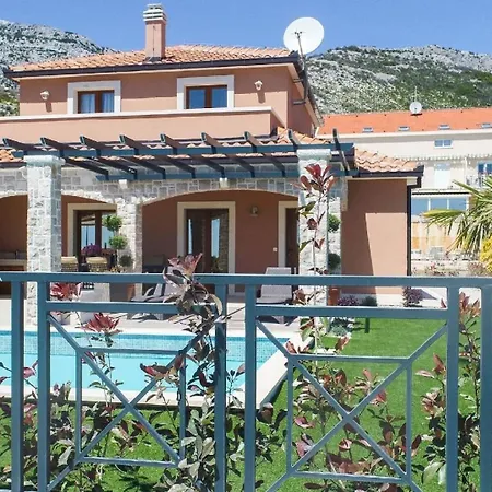 Semesterbostad Ferienhaus Mit Privatpool Fuer 8 Personen Ca 150 Qm In Stankovic Bei Orebic, Dalmatien Sueddalmatien *