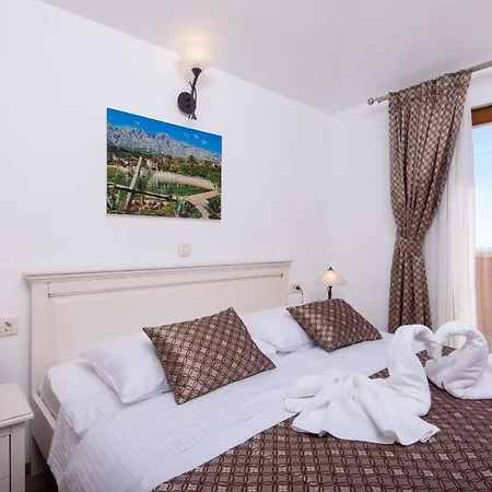 Ferienhaus Mit Privatpool Fuer 8 Personen Ca 150 Qm In Stankovic Bei Orebic, Dalmatien Sueddalmatien
