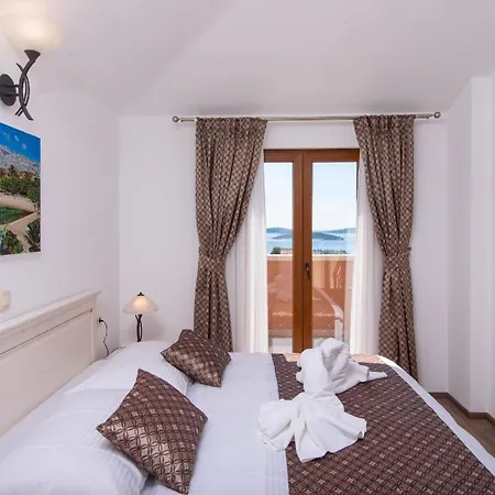Ferienhaus Mit Privatpool Fuer 8 Personen Ca 150 Qm In Stankovic Bei Orebic, Dalmatien Sueddalmatien * أوروبيتش