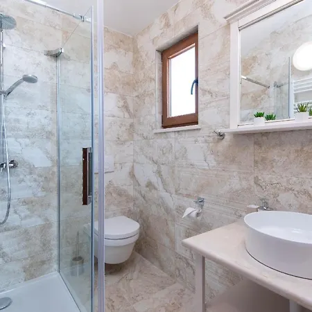 Ferienhaus Mit Privatpool Fuer 8 Personen Ca 150 Qm In Stankovic Bei Orebic, Dalmatien Sueddalmatien אורביץ