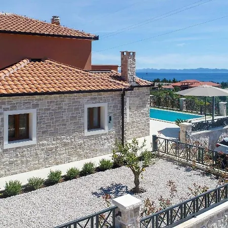 Ferienhaus Mit Privatpool Fuer 8 Personen Ca 150 Qm In Stankovic Bei Orebic, Dalmatien Sueddalmatien בית נופש *